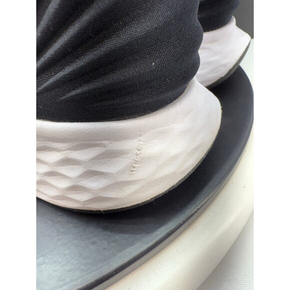 New Balance Fresh Foam Roav Womens Size 8.5 White Black Running Shoes WROAVLW - Picture 2 of 14